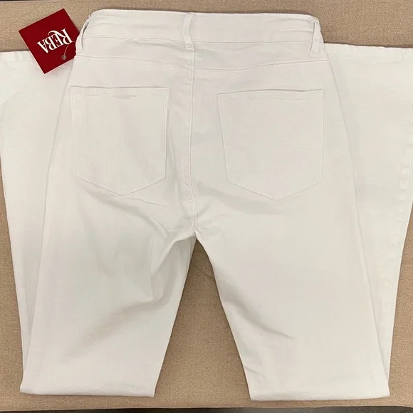 NWT $88 Reba White Flare Jeans (Bin 84) - Picture 3 of 4